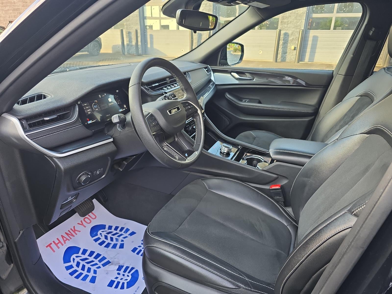 2023 Jeep Grand Cherokee — interior view