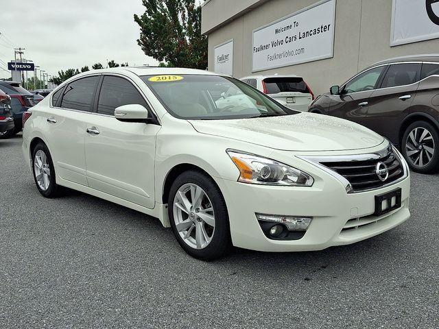 2015 Nissan Altima 4dr Sdn I4 2.5 SV in Pearl White — front three-quarter view